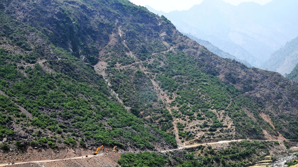 ताक्लाकोट सडक निर्माणको जिम्मा सेनालाई दिन माग